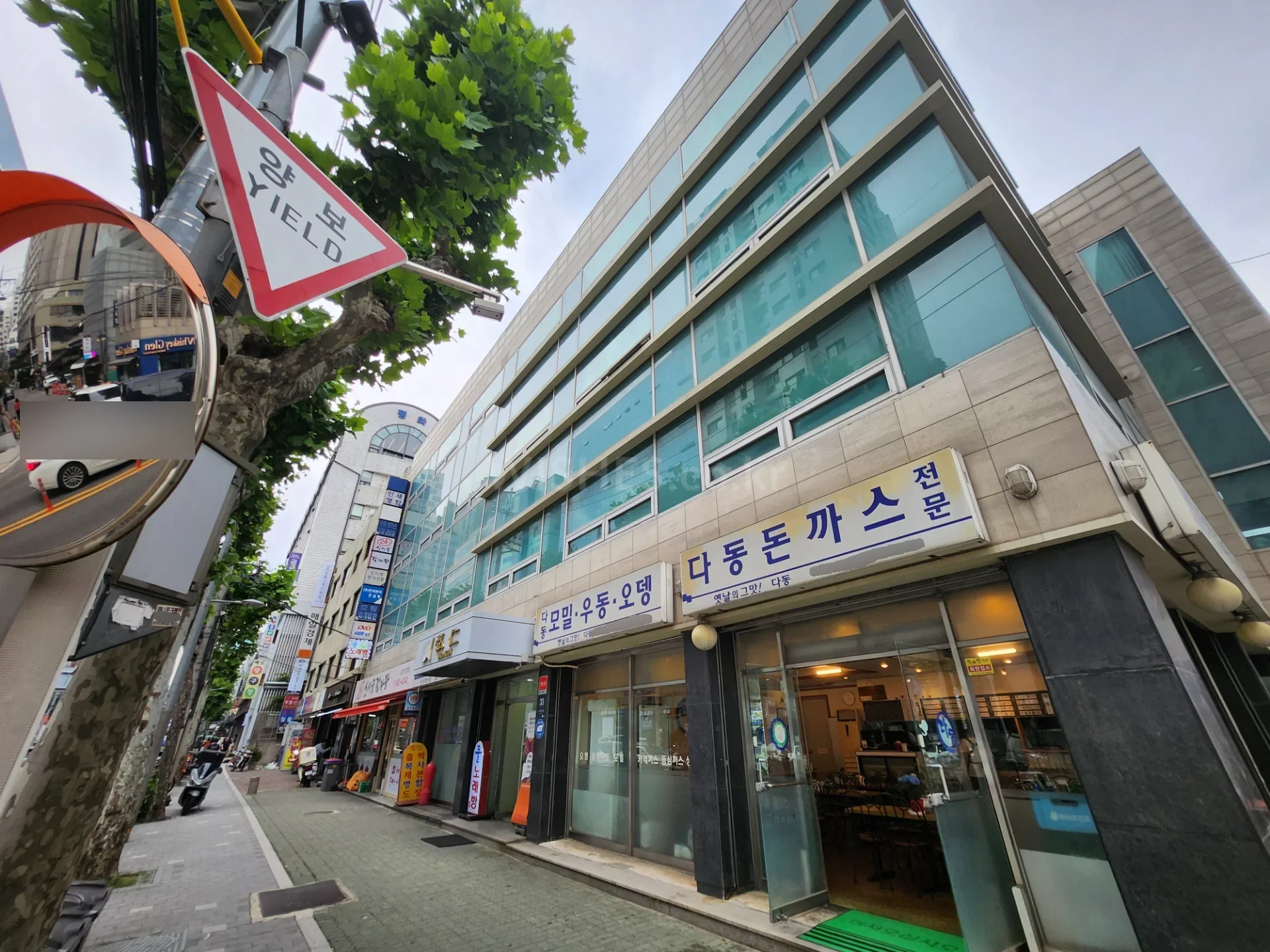 서초동 36.8평 상가 월세 3,000/130만원 · 남부터미널역