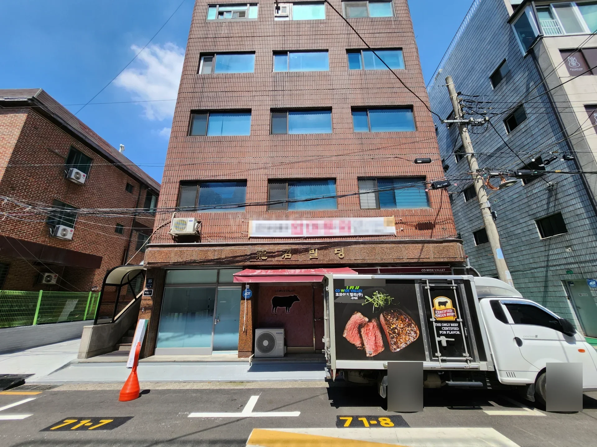 양재동 70평 상가 월세 3,000/220만원 · 양재시민의숲역