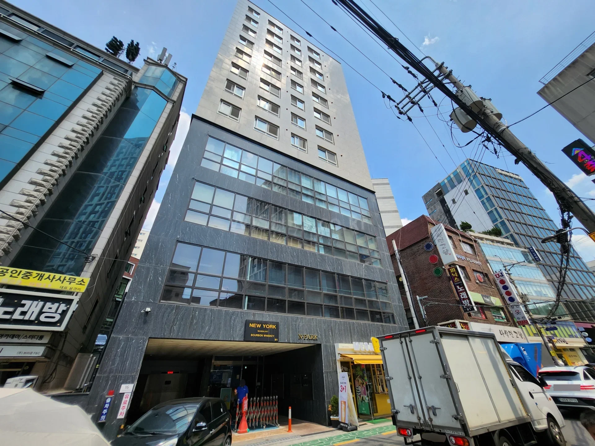 서초동 45.6평 상가 월세 1억/590만원 · 남향 양재역