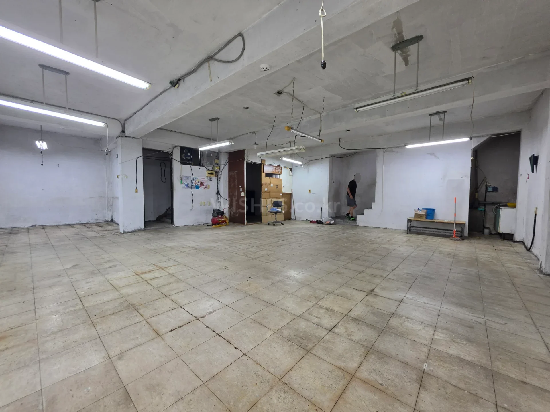 봉천동 25평 상가 월세 1,000/40만원 · 봉천역 매물 사진 2